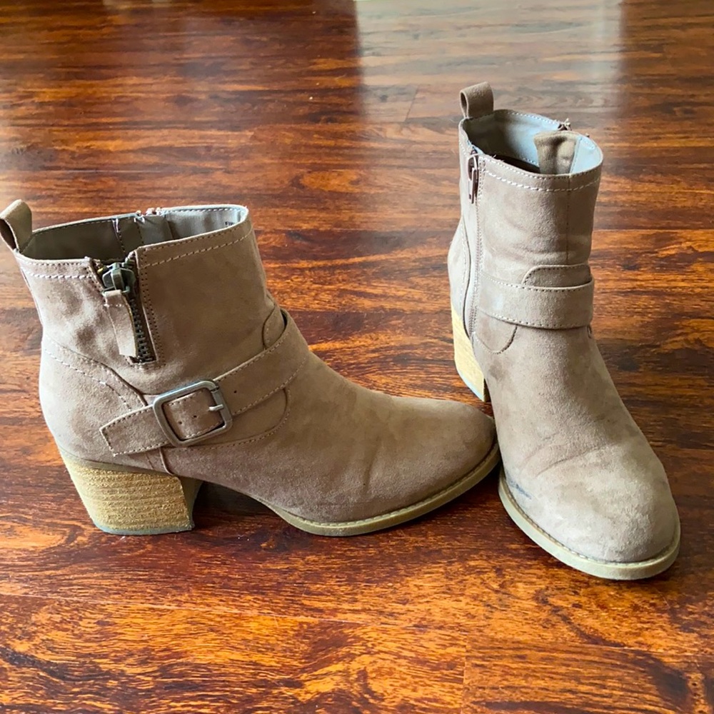 Light brown booties